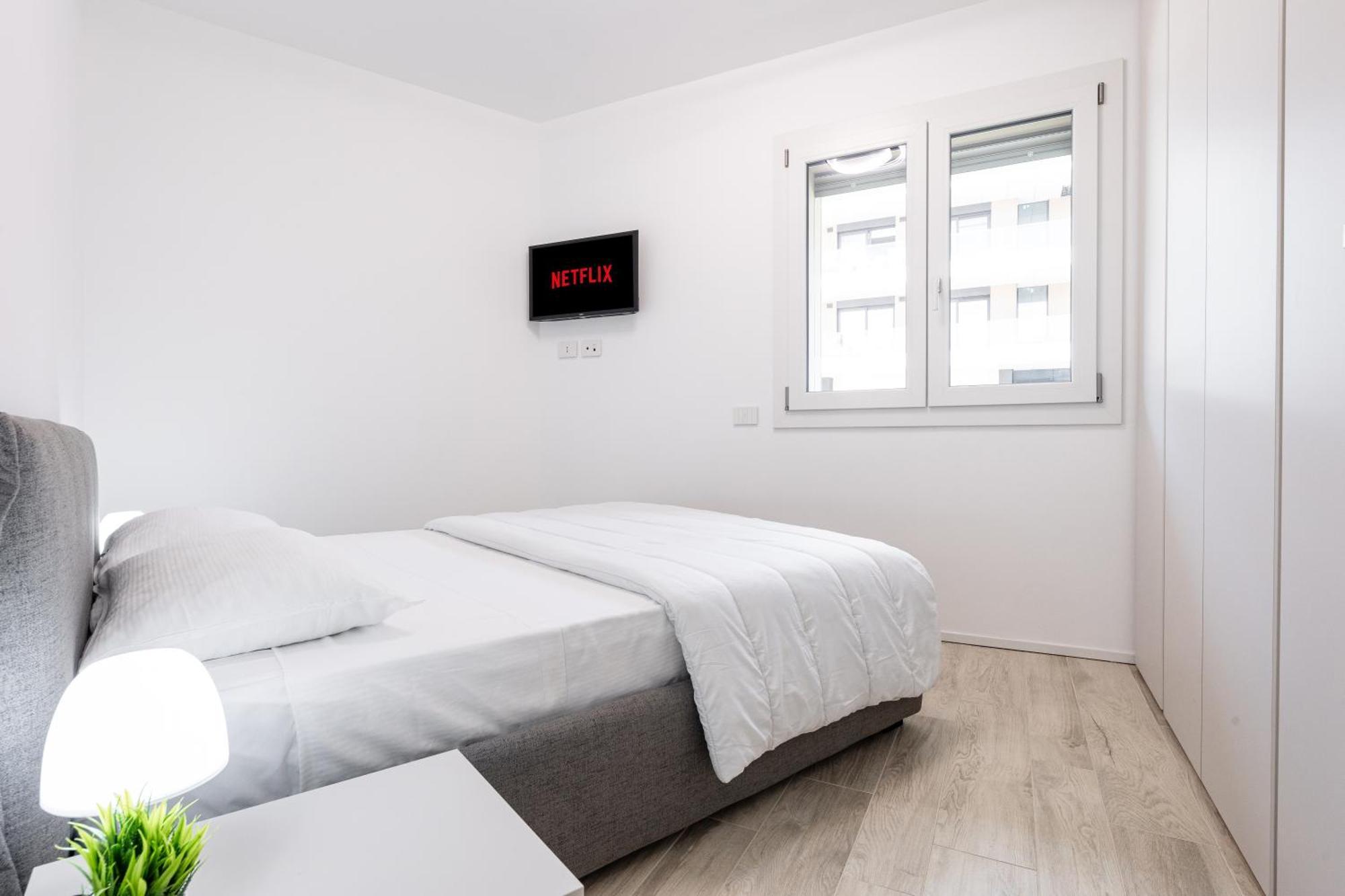 10' From The Venetian Walls, Luxury House With